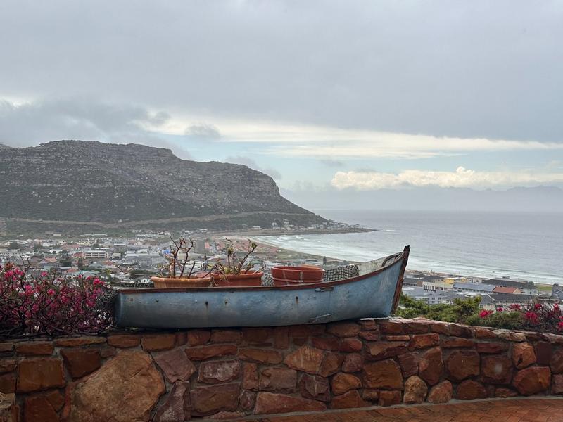 To Let 4 Bedroom Property for Rent in Fish Hoek Western Cape